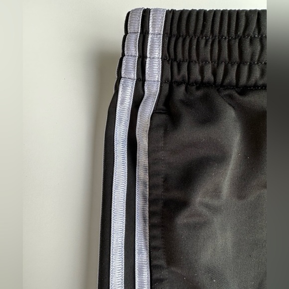 ADIDAS classic track pants (youth) - Picture 3 of 9